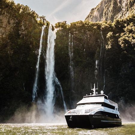 Milford Sound Overnight Cruise - Fiordland Discovery Exterior photo
