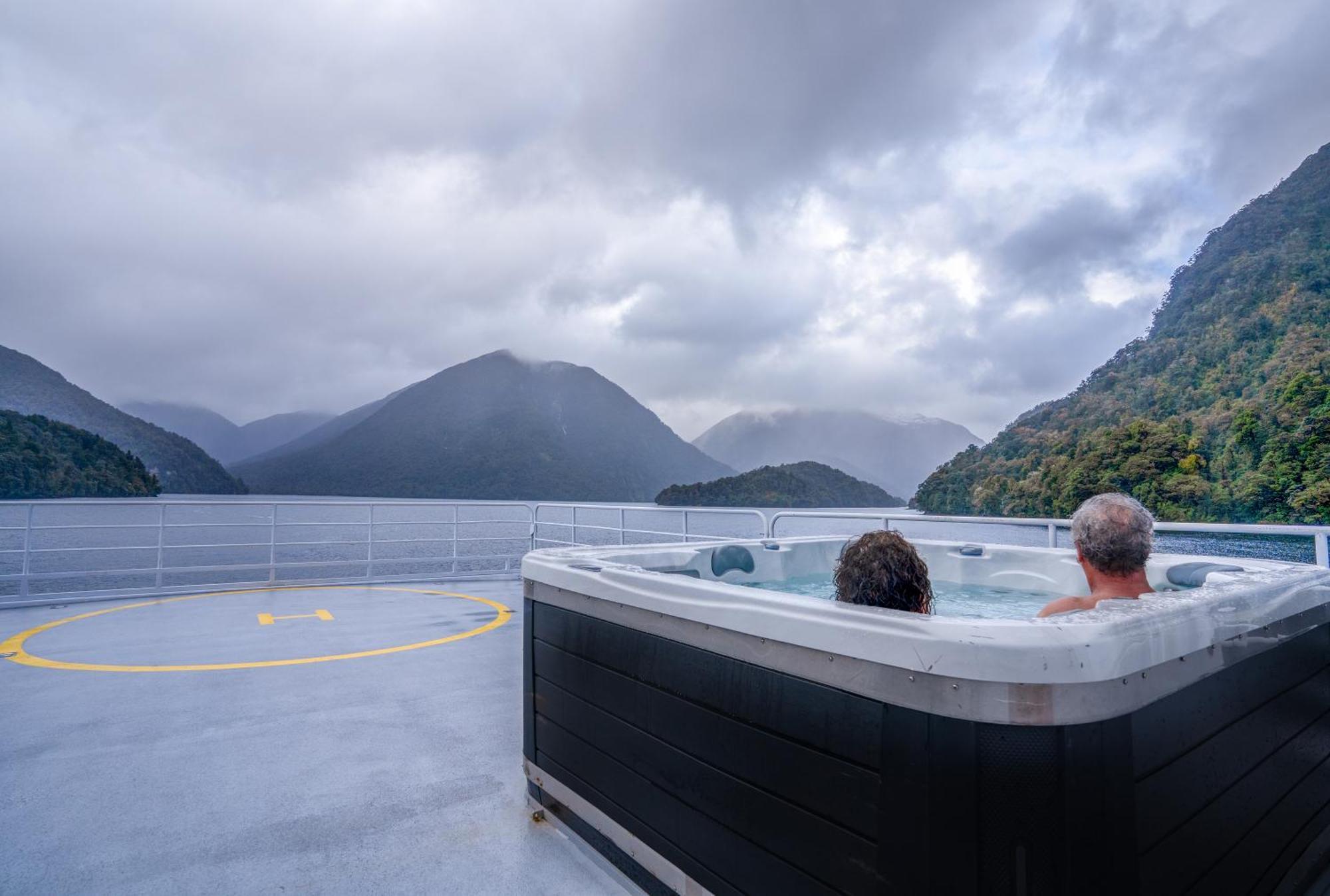 Milford Sound Overnight Cruise - Fiordland Discovery Exterior photo