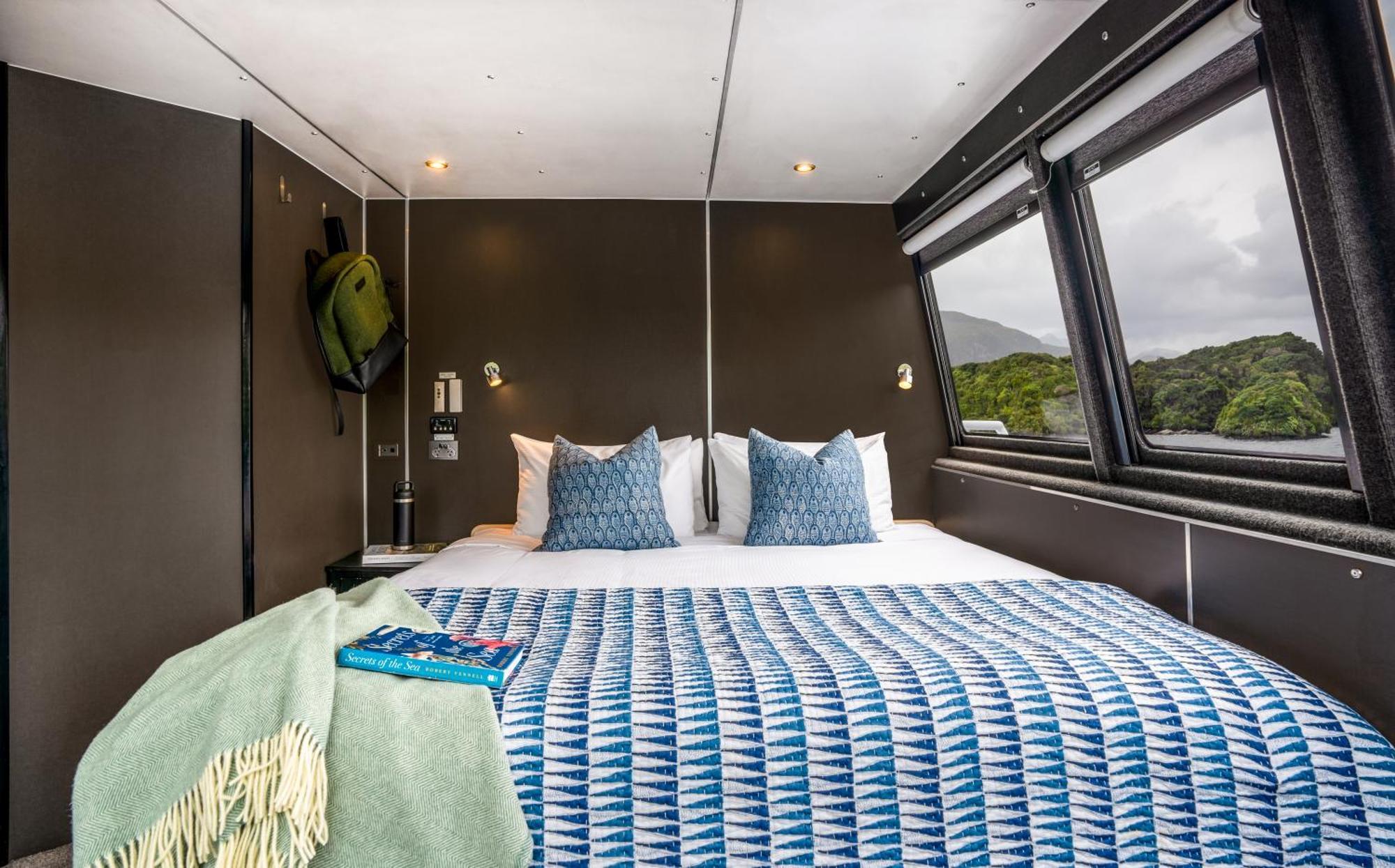 Milford Sound Overnight Cruise - Fiordland Discovery Exterior photo