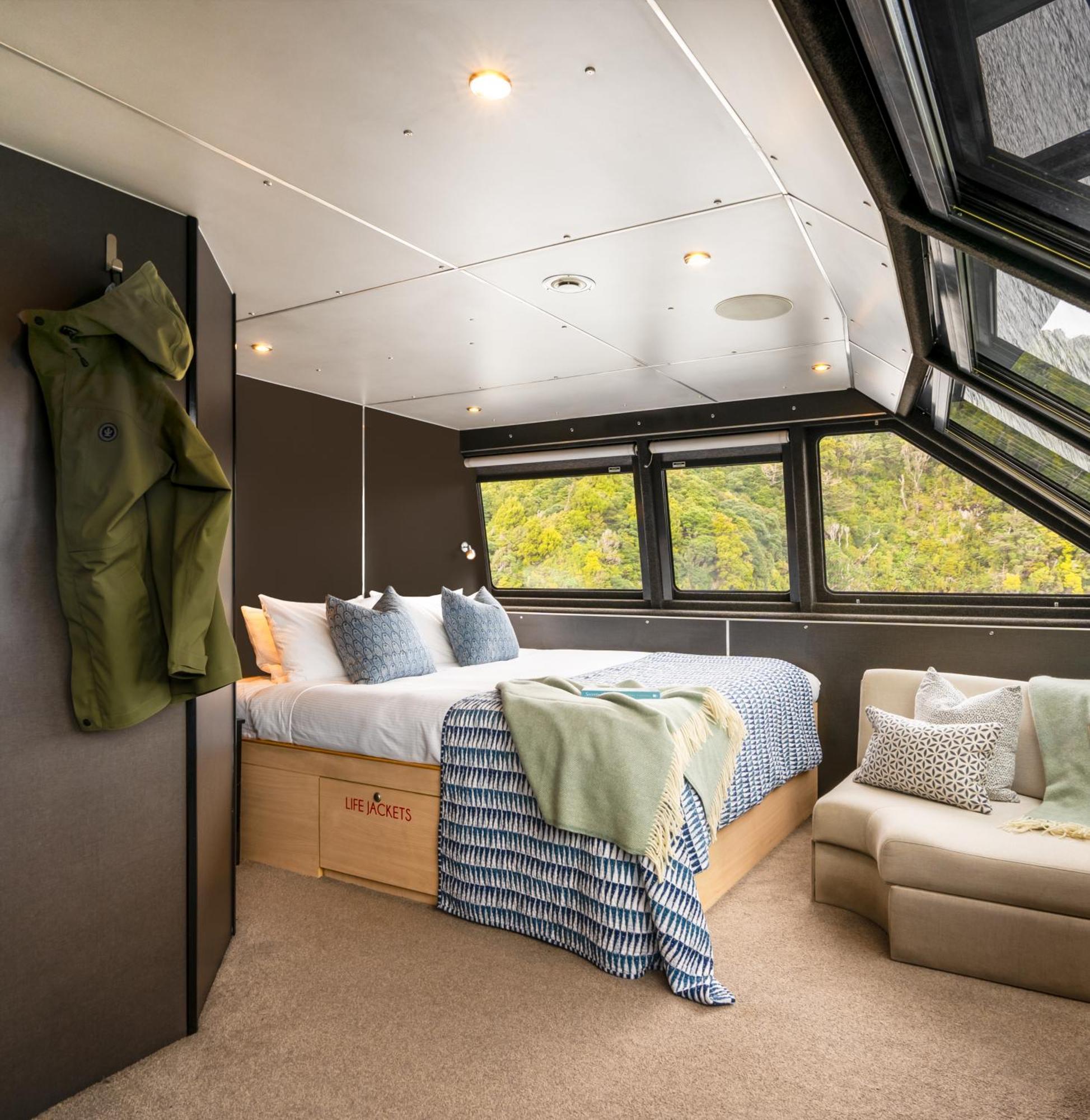 Milford Sound Overnight Cruise - Fiordland Discovery Exterior photo