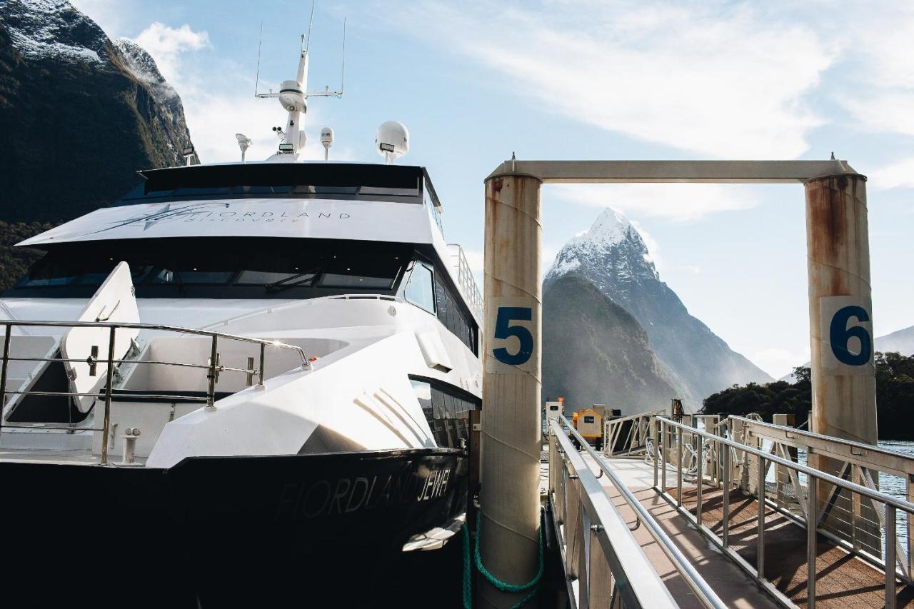 Milford Sound Overnight Cruise - Fiordland Discovery Exterior photo